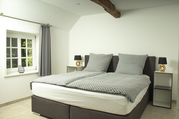 3 bedrooms, travel crib, free WiFi, bed sheets