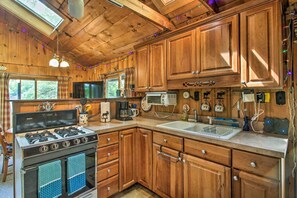 Fridge, microwave, stovetop, dishwasher - Waterfront Escape w/ Kayak, Paddle Boards, & Sauna (Casco)