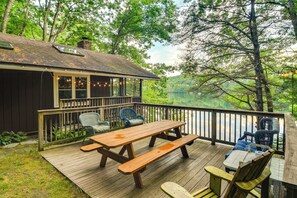 Outdoor dining - Waterfront Escape w/ Kayak, Paddle Boards, & Sauna (Casco)