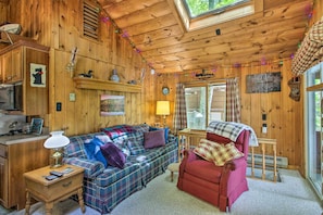 Flat-screen TV, fireplace