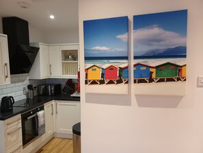 Fridge, microwave, oven, stovetop - Newly Equipped 1 Bedroom Lodge on Coastal Path (Penarth)