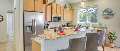 Fridge, microwave, stovetop, dishwasher