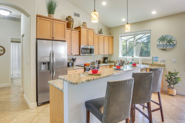 Fridge, microwave, stovetop, dishwasher