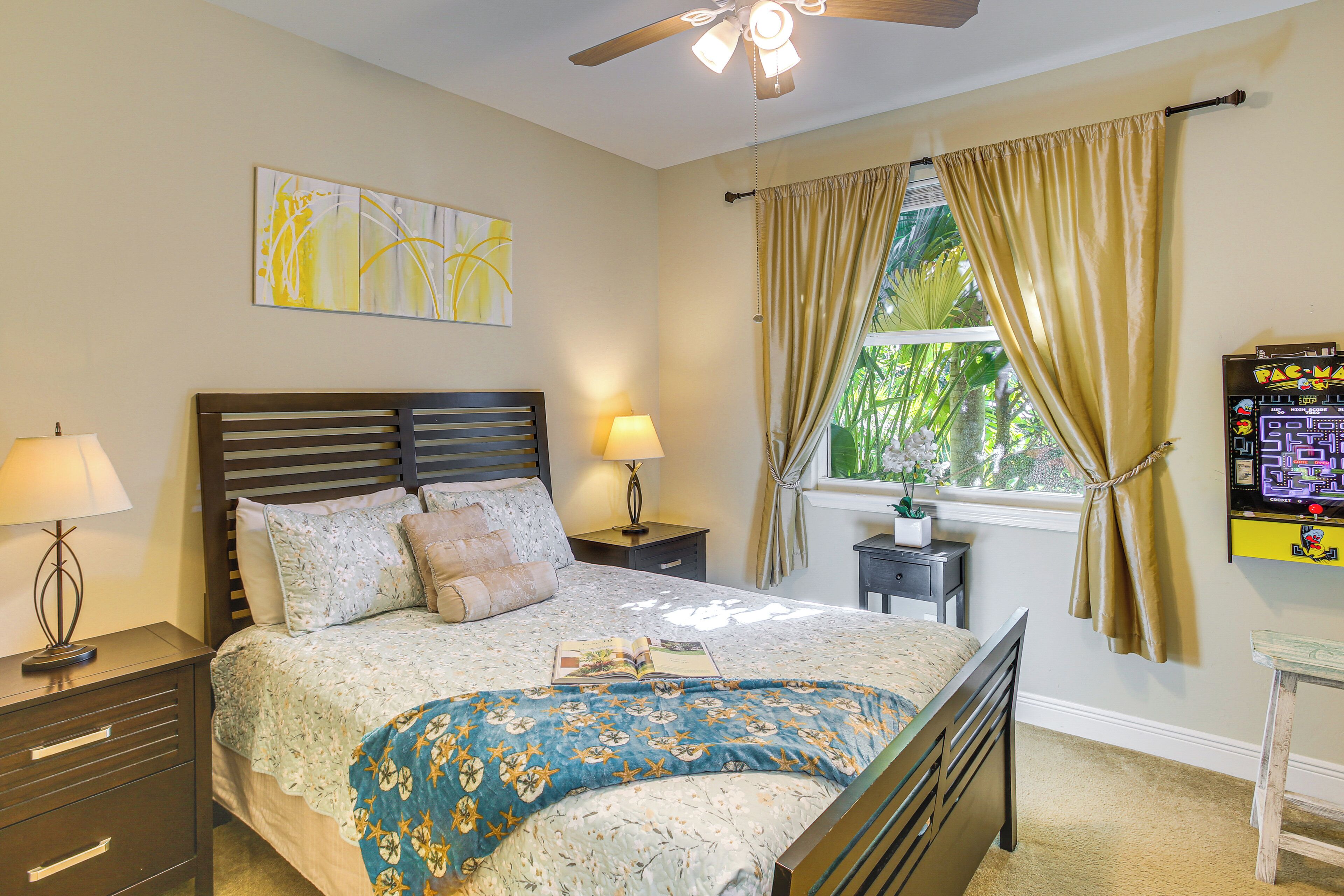 Bedroom 3 | Queen Bed