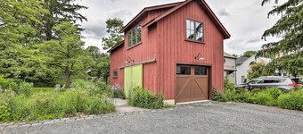 Barn-Like Studio Suite w/ Flowering Garden!