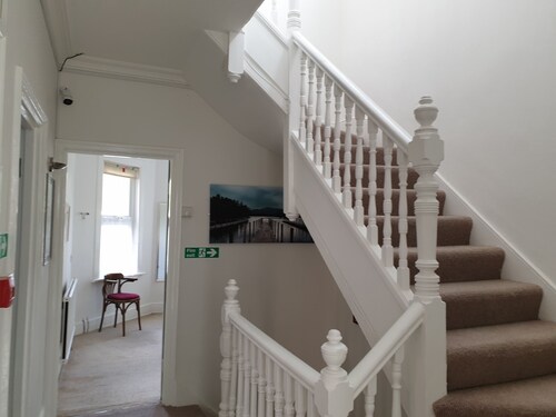 Impeccable 6-bed House in London