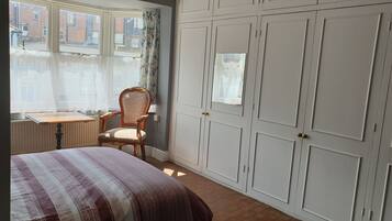 6 bedrooms, free WiFi, bed sheets