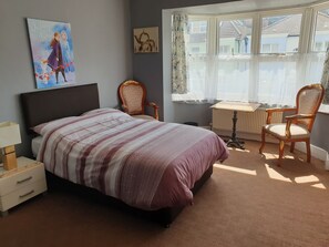 6 bedrooms, free WiFi, bed sheets