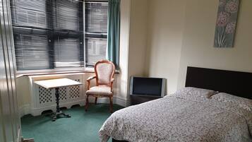 6 bedrooms, free WiFi, bed sheets