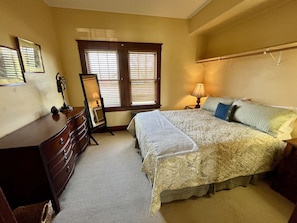 3 bedrooms, desk, free WiFi, bed sheets - Beautiful Farmhouse- Sleeps up to 7. (Paonia)