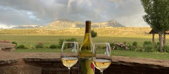 Beautiful Farmhouse- Sleeps up to 7.