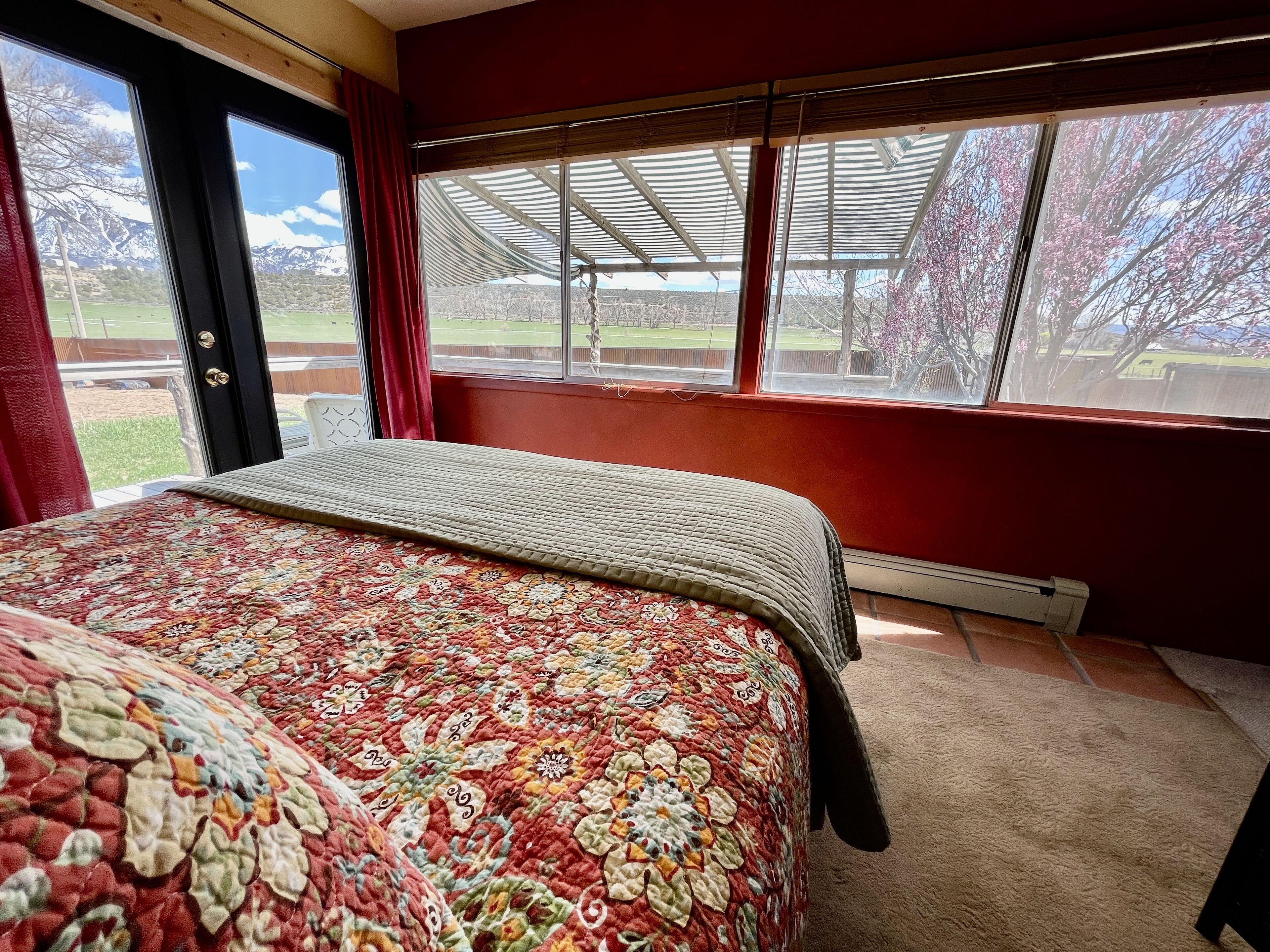 3 bedrooms, desk, free WiFi, bed sheets