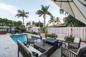 Outdoor pool - Hollywood Dream House 5 Br with POOL (Hollywood)