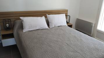 1 bedroom, iron/ironing board, travel cot, free WiFi