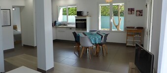 Large air-conditioned T2, private parking near the center and beach