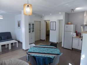 Interior - Large air-conditioned T2, private parking near the center and beach (Banyuls-sur-Mer)