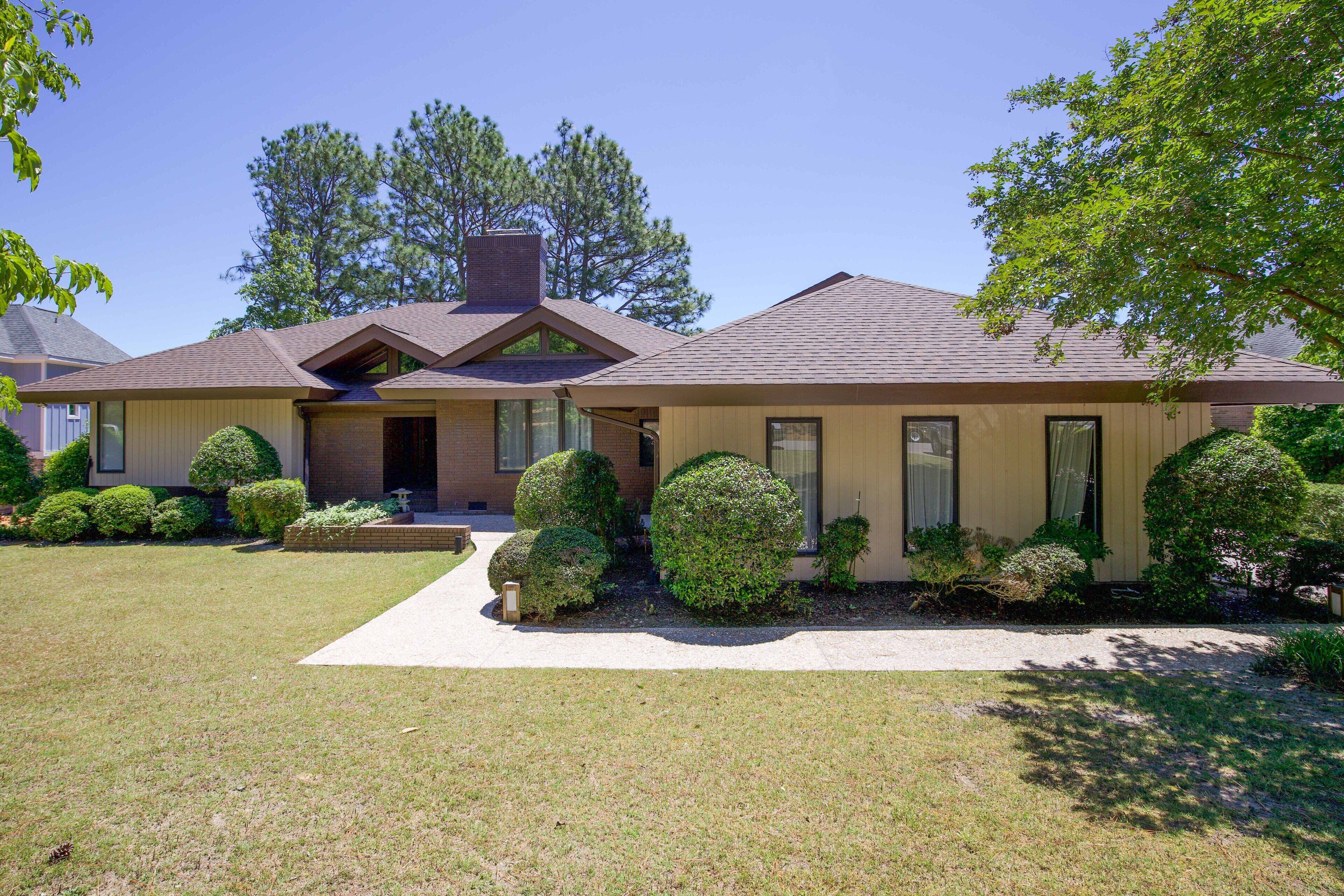 Pinehurst Lake House - 4 Bedroom House with Pool!