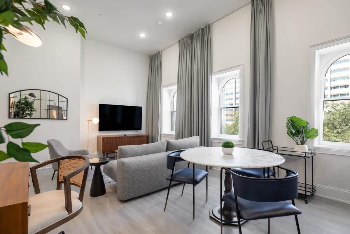 Sosuite | Penthouse 1BR Apt w Arch Windows, W/D
