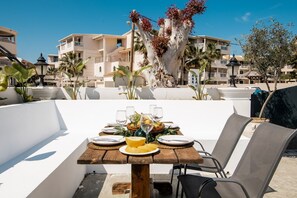 Outdoor dining - Modern Private Villa, 5 minutes from the beach! (Kalamaki)