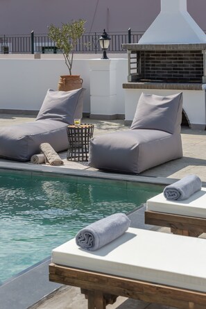 Outdoor pool - Modern Private Villa, 5 minutes from the beach! (Kalamaki)