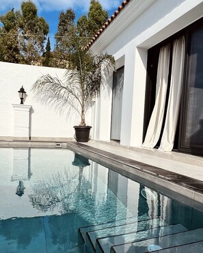 Outdoor pool - Modern Private Villa, 5 minutes from the beach! (Kalamaki)