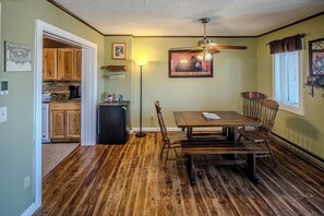 Dining - Sugar Ski Deluxe Two Bedroom - Unit 536 (Sugar Mountain)