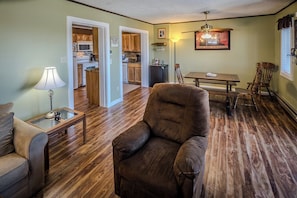 TV, fireplace, DVD player - Sugar Ski Deluxe Two Bedroom - Unit 536 (Sugar Mountain)