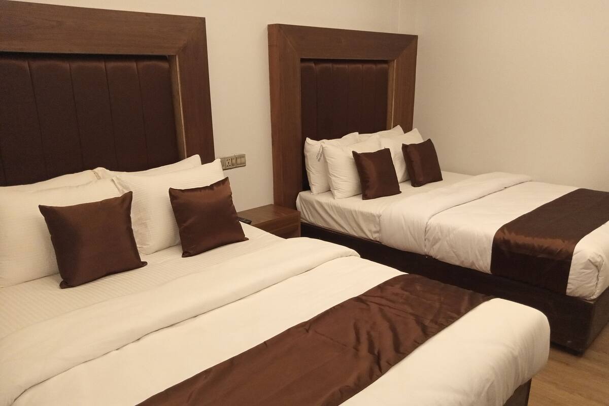 豪華雙人或雙床房 | 羽絨被、Select Comfort 床墊、書桌、筆電工作空間