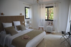 4 chambres, fer et planche à repasser, lit parapluie, Wi-Fi gratuit