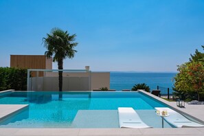 Infinity-Pool, beheizter Pool