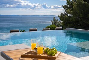 Infinity-Pool, beheizter Pool