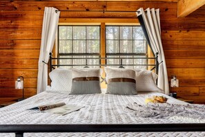 3 Schlafzimmer, Schreibtisch, Bügeleisen/Bügelbrett, Reisekinderbett