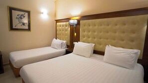 Tripla Standard | Una scrivania, postazione laptop, Wi-Fi gratuito, lenzuola