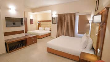 Fyrbäddsrum - privat badrum | Skrivbord, arbetsyta för laptop, gratis wi-fi och sängkläder