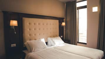 Standard Twin Room | Desk, laptop workspace, free WiFi, bed sheets