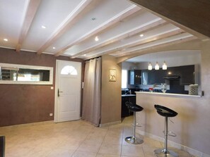 Réfrigérateur, micro-ondes, four, lave-vaisselle