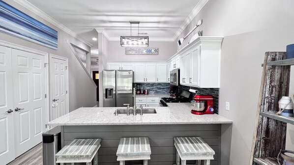 House, Multiple Beds, Lanai, Golf View | Private kitchen | Fridge, microwave, oven, stovetop - 72 Vantage Pointe (Miramar Beach)