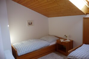 2 bedrooms, desk, iron/ironing board, free WiFi