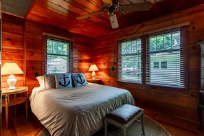 2 عدّة غرف نوم ومكتب وواي فاي مجانًا وملاءات أسرّة