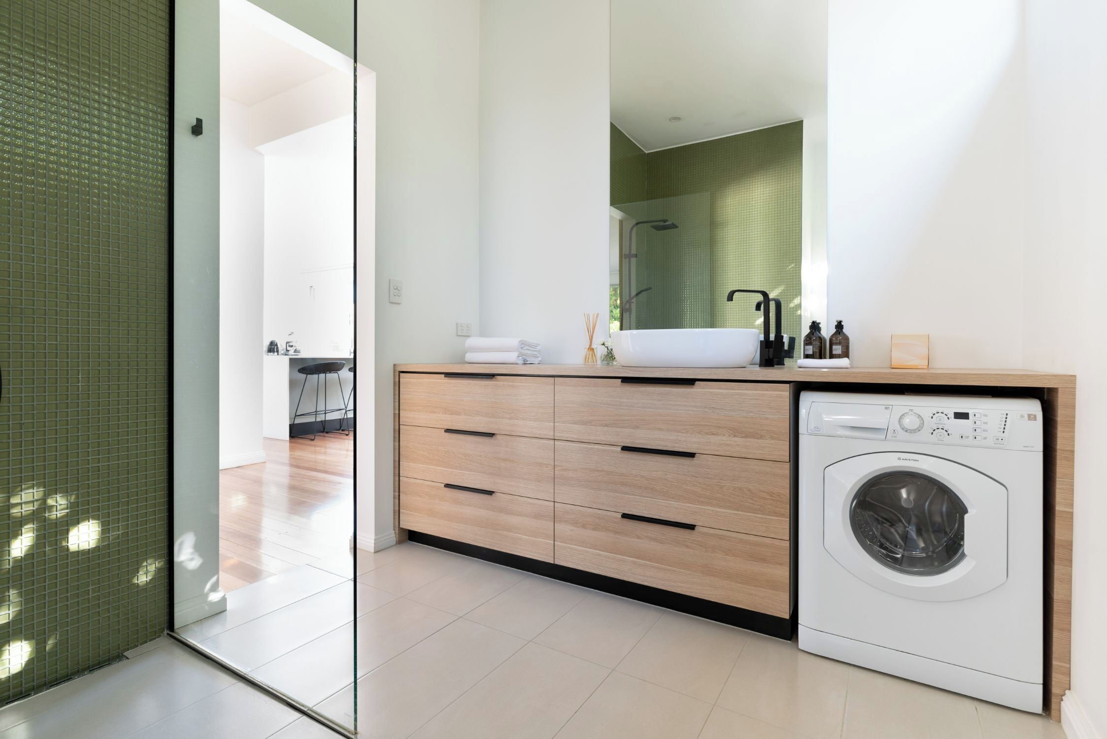 Villa Gwen: Character Home Moments From the City