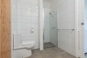 Shower, hair dryer, towels - Walter Cottage: As Cosy as it is Convenient (South Launceston)