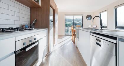 Modern & Convenient in Newstead