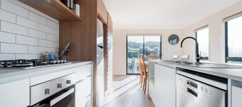 Modern & Convenient in Newstead