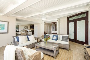 Smart TV - Hawaii Life Rentals Presents Puu Poa 302 (Princeville)