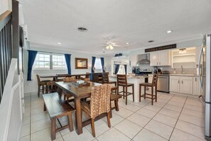 Dining - TIKI BLUE Beach House:Heated Pool+Hot Tub+Tiki Bar (Cocoa Beach)
