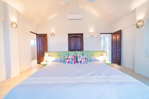 3 bedrooms, desk, WiFi, bed sheets