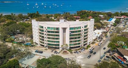 Easy access to restaurants and night life from Pacific Park 305
