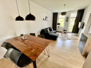 Smart-TV, Bücher, Drucker
