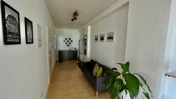 Smart TV, libros, impresora