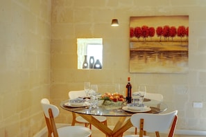 Dining - Stylish 2BR Apartment in Valletta (Valletta)